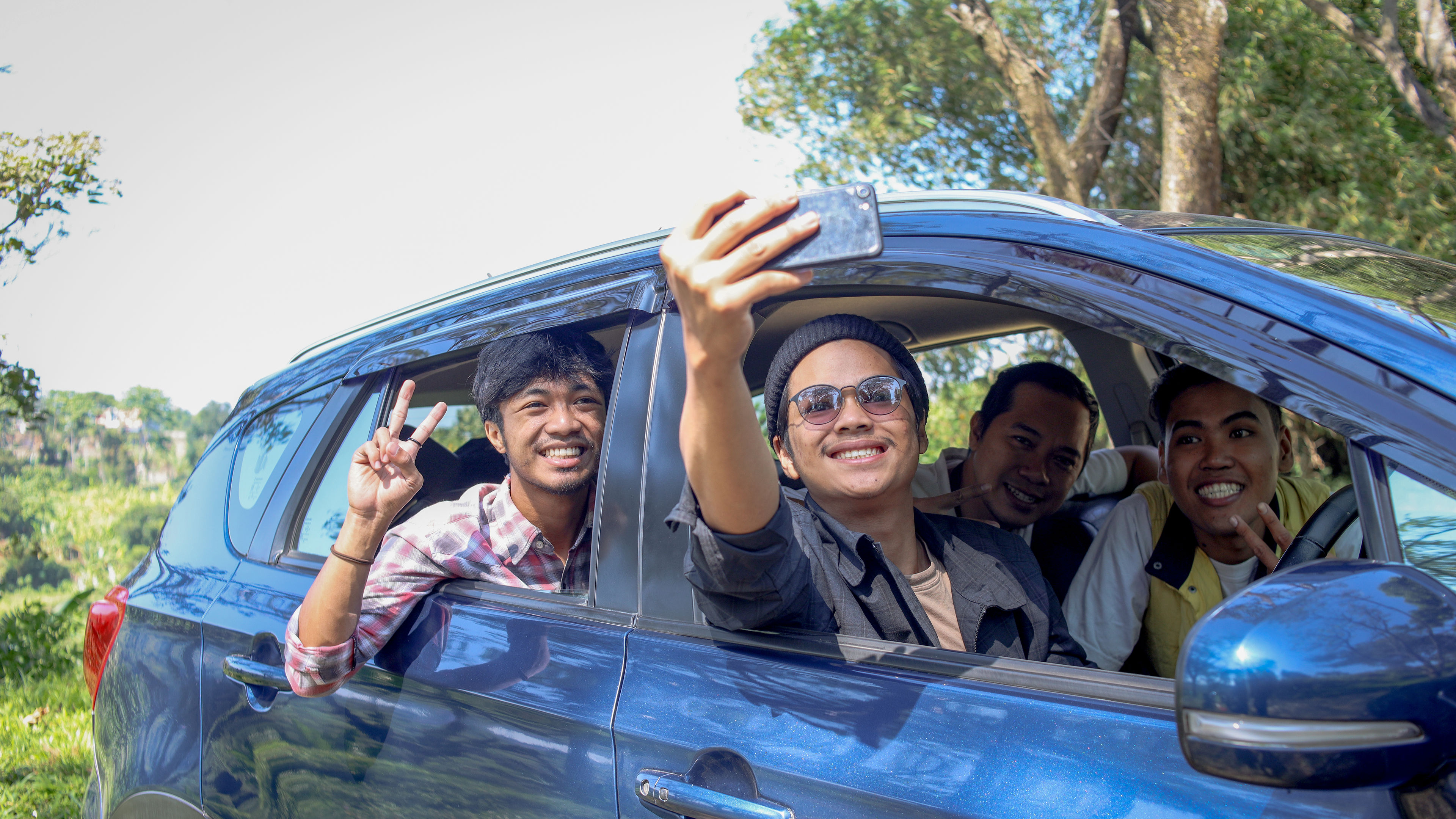 Picture of a group of friends on a road trip 